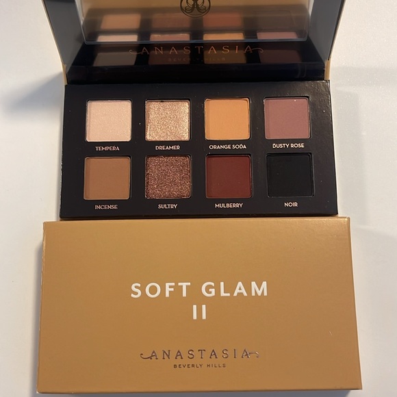 Soft Glam II palette. New In Box never used - Picture 3 of 3